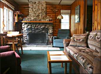 
The Lakeview Cabin at Kah-Nee-Tah has a classic North Shore look.

