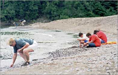 Agate hunters on Minnesota's Beaver River.