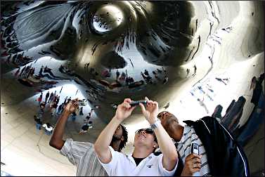 Tourists at Cloud Gate in Chicago.