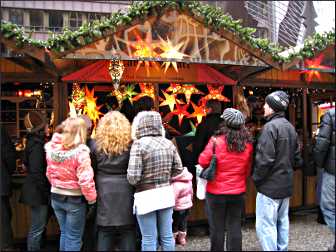 A kiosk at Christkindlmarket.