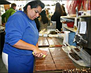 Cutting fudge in Chicago.