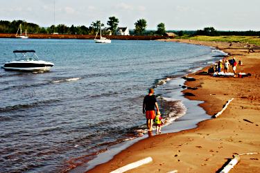 Duluth's Park Point Trail leads to the beach near the Superi
