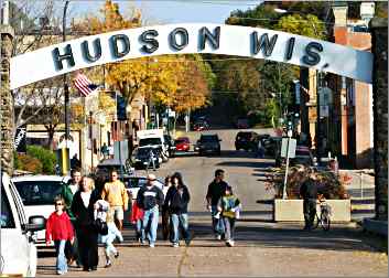 The entrance to Hudson's Lakefront Park.