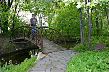 The walking path around Geneva Lake.