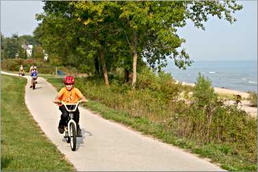 Bicyclists on the Mariners Trail near Manitowoc.