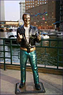 Milwaukee's statue of the Fonz.