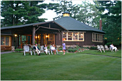 Coon's Franklin Lodge at dusk.