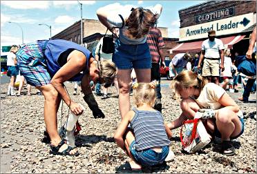 Hunters look for agates at Moose Lake's stampede.