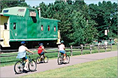 Bicyclists ride through Nisswa on the Paul Bunyan State Trai