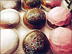 Paczki at a Polish bakery.