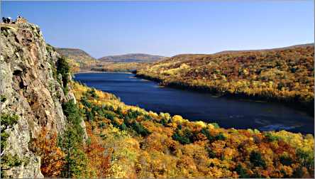 The Porcupines' Lake of the Clouds in autumn.