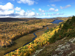 Lake of the Clouds in fall.