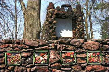 A pillar planter at the Rudolph Grotto.