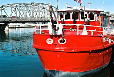 Cruise boat in Sturgeon Bay.